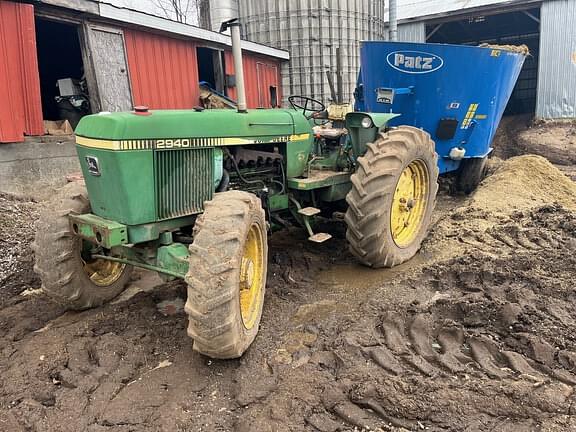 Image of John Deere 2940 equipment image 1