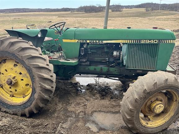 Image of John Deere 2940 Primary image