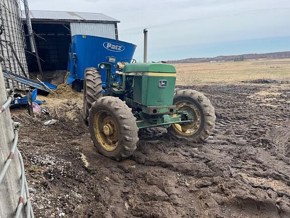 Image of John Deere 2940 equipment image 3
