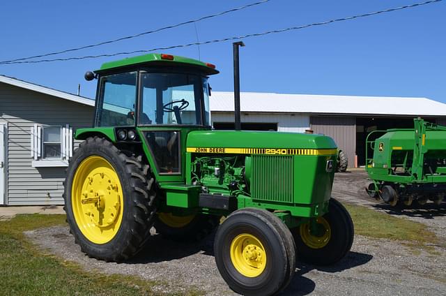 Image of John Deere 2940 equipment image 2