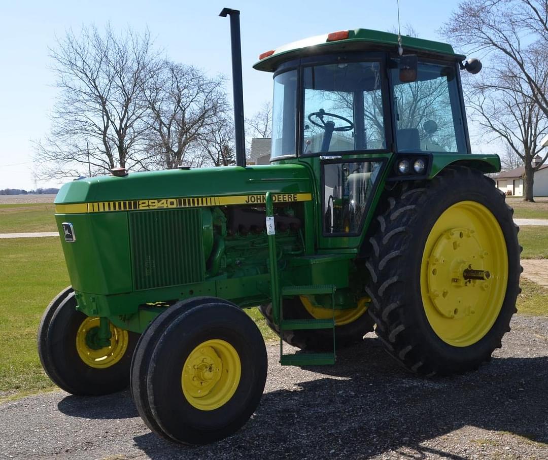 Image of John Deere 2940 Primary image