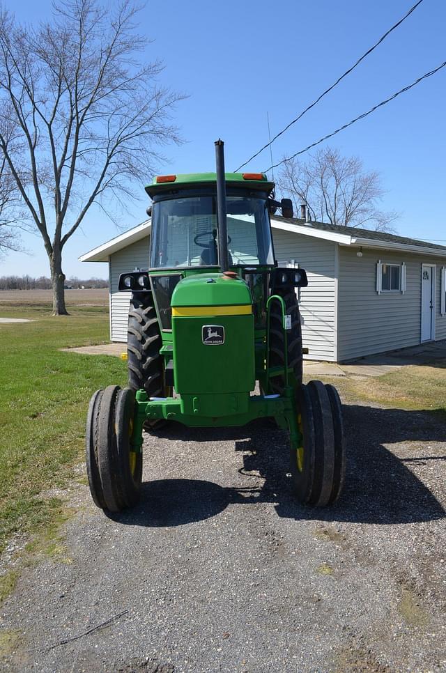 Image of John Deere 2940 equipment image 1