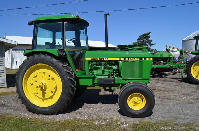 Image of John Deere 2940 equipment image 3