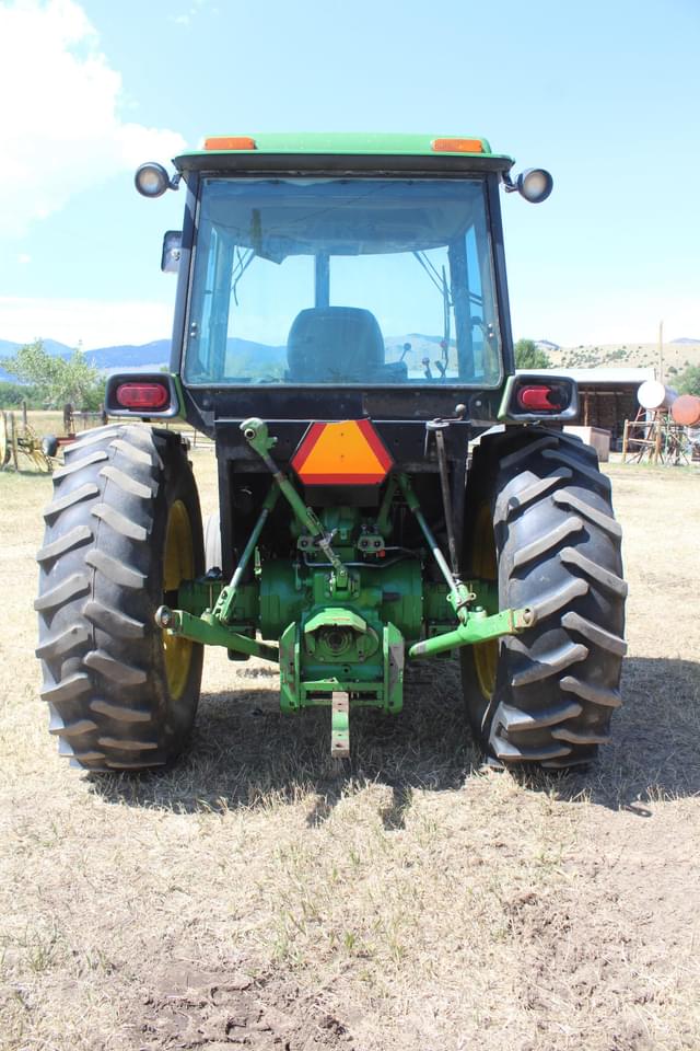 Image of John Deere 2940 equipment image 3