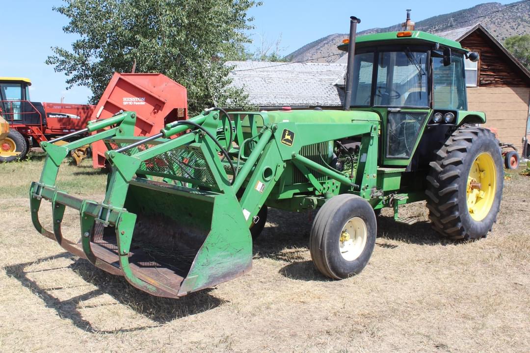 Image of John Deere 2940 Primary image