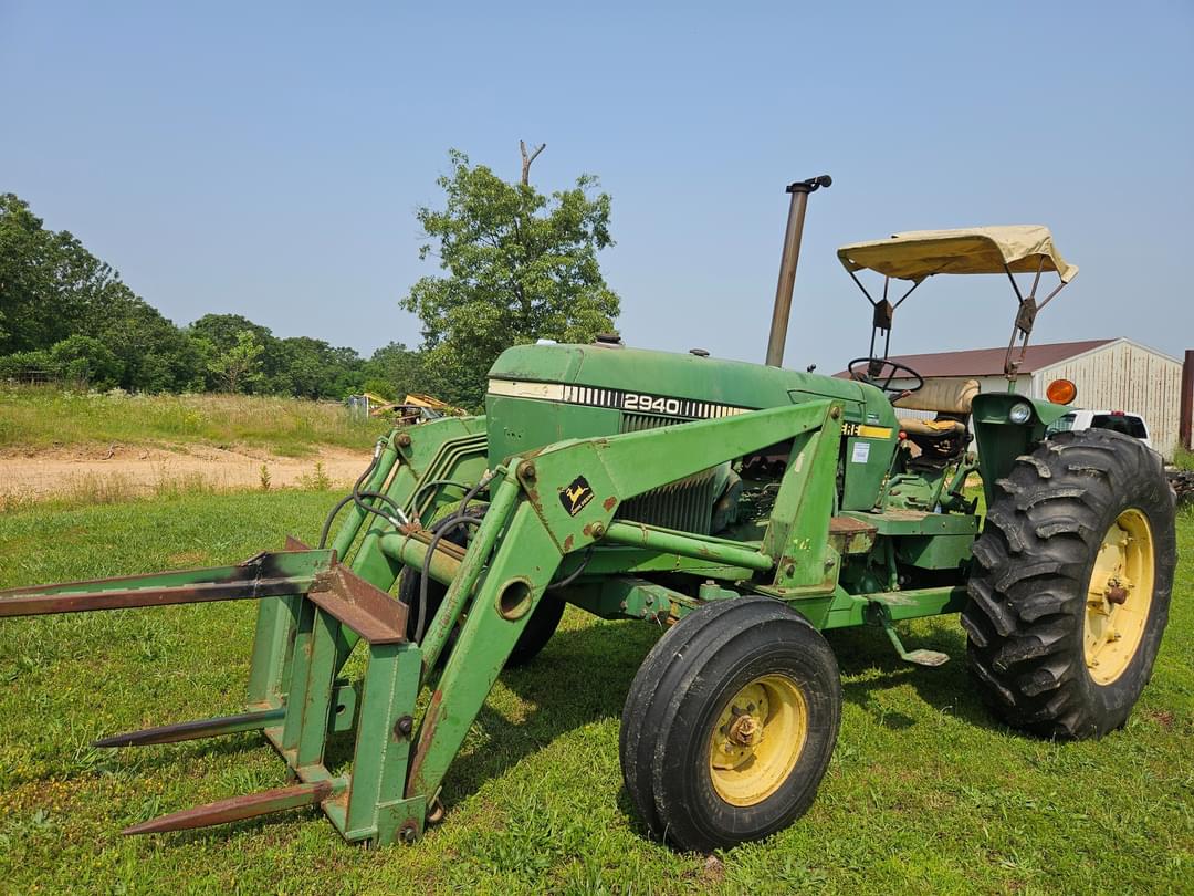 Image of John Deere 2940 Primary image