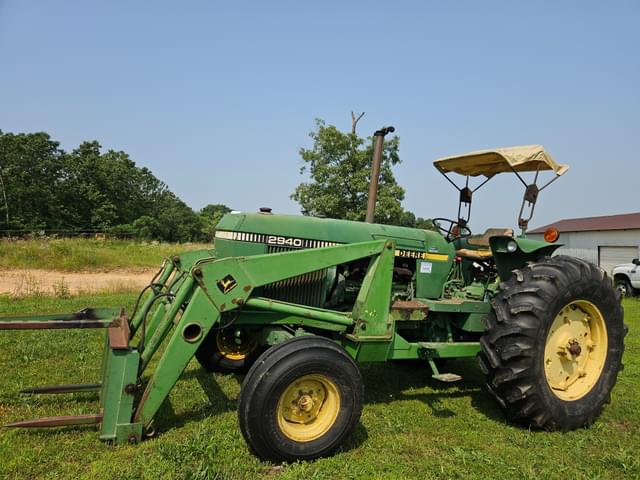 Image of John Deere 2940 equipment image 1