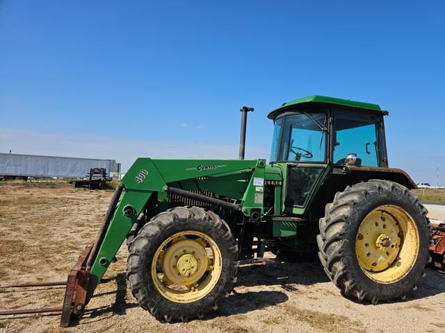 Image of John Deere 3140 equipment image 2