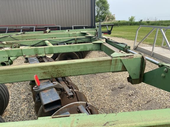 Image of John Deere 335 equipment image 3