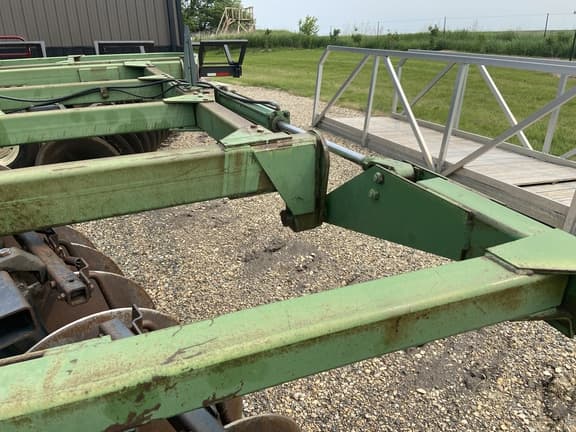 Image of John Deere 335 equipment image 1