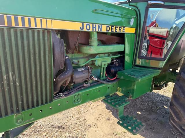 Image of John Deere 4040 equipment image 4
