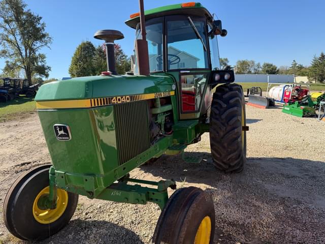 Image of John Deere 4040 equipment image 2
