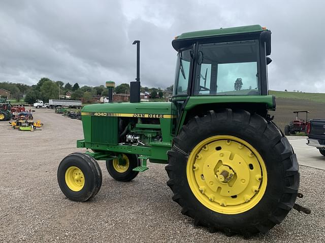 Image of John Deere 4040 equipment image 4