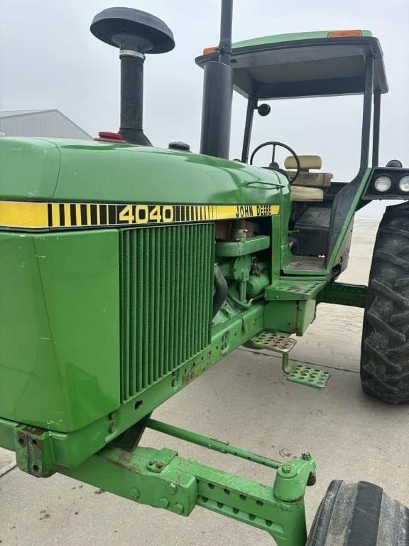 Image of John Deere 4040 equipment image 4