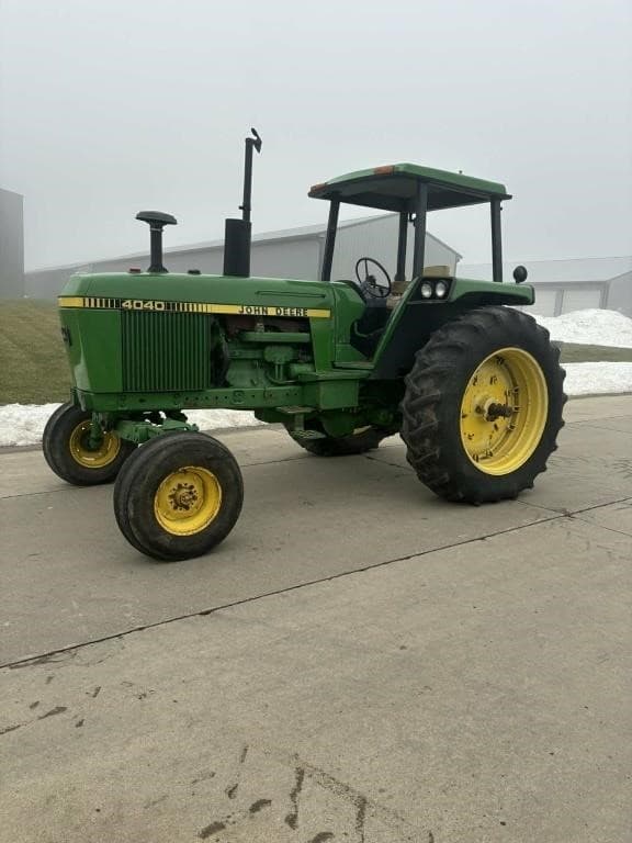 Image of John Deere 4040 equipment image 1