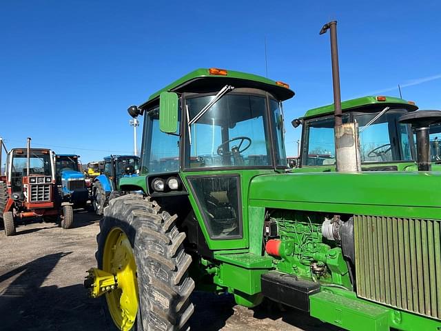 Image of John Deere 4040 equipment image 2