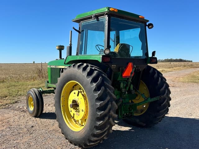 Image of John Deere 4040 equipment image 2