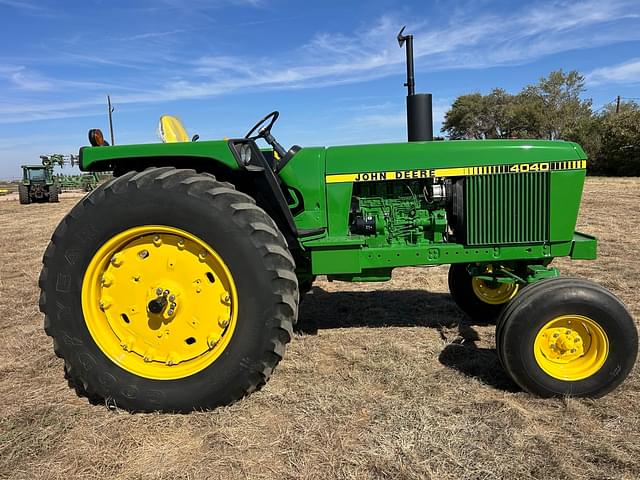 Image of John Deere 4040 equipment image 1