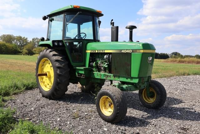 Image of John Deere 4040 equipment image 1