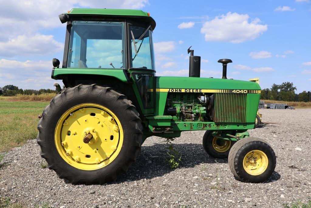 Image of John Deere 4040 Primary image