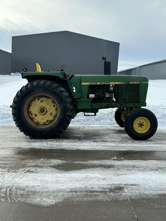 Image of John Deere 4040 equipment image 1