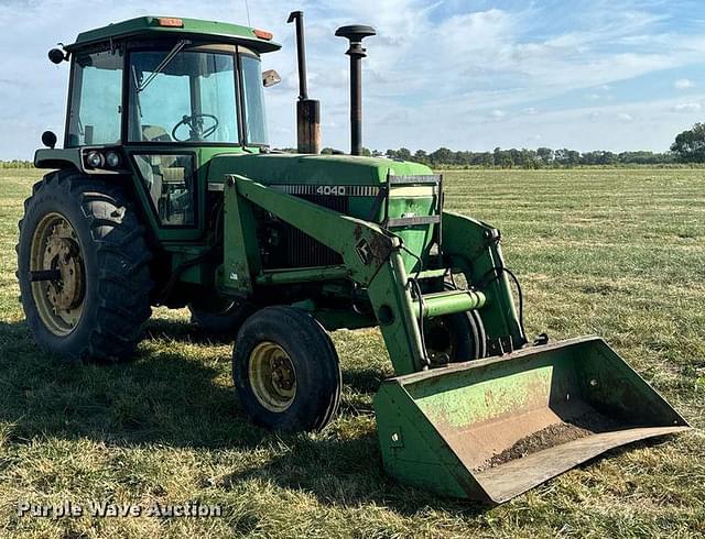 Image of John Deere 4040 equipment image 2