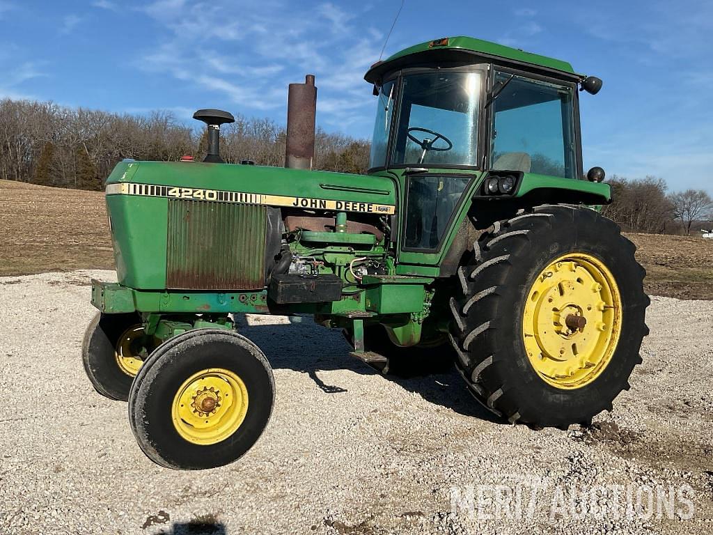 Image of John Deere 4240 Primary image