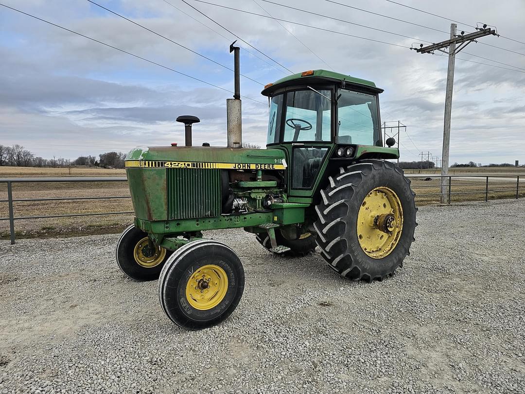 Image of John Deere 4240 Primary image