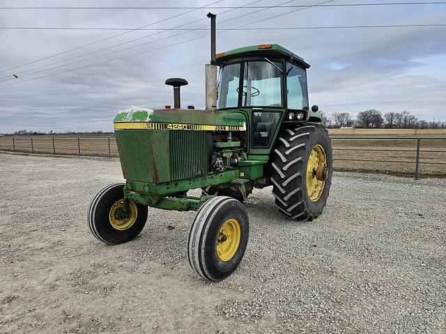 Image of John Deere 4240 equipment image 1