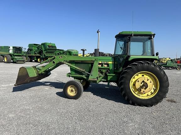 Image of John Deere 4240 equipment image 1