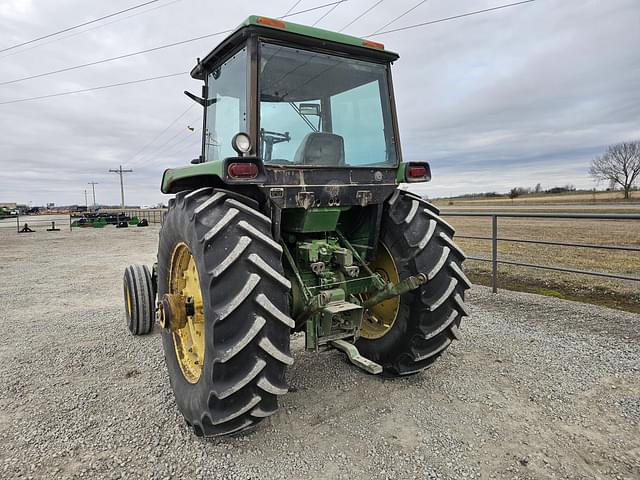 Image of John Deere 4240 equipment image 4