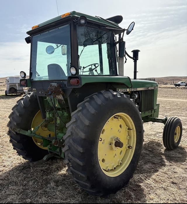 Image of John Deere 4240 equipment image 3