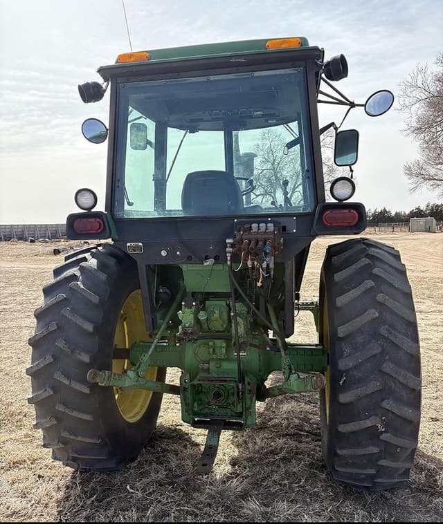 Image of John Deere 4240 equipment image 4