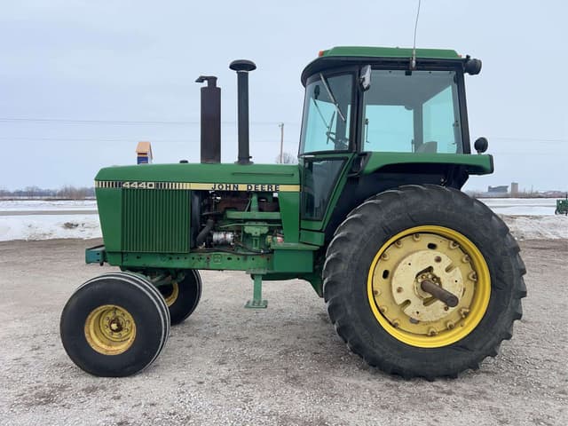 Image of John Deere 4440 equipment image 1