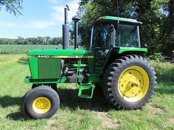 1982 John Deere 4440 Equipment Image0