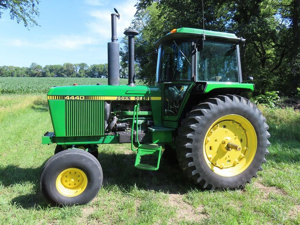 Image of John Deere 4440 Primary image