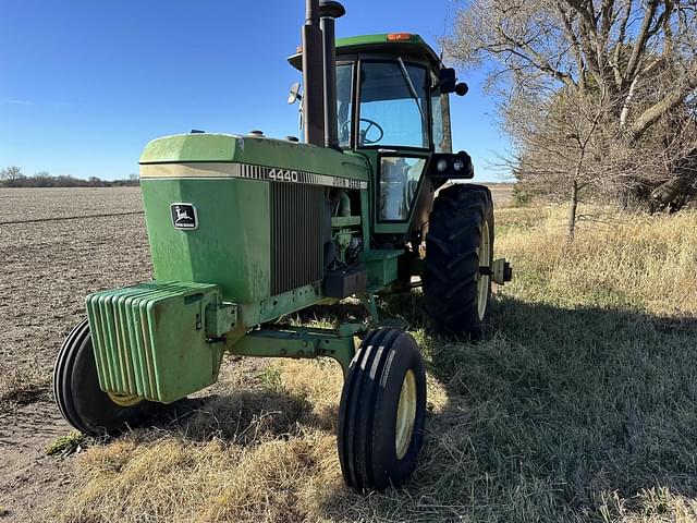 Image of John Deere 4440 equipment image 1