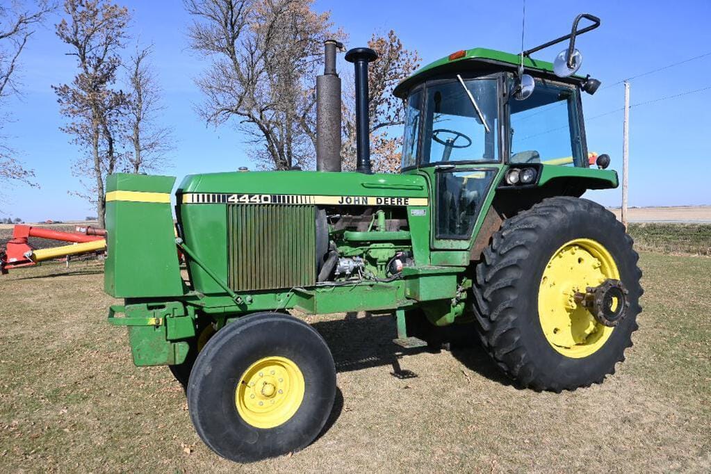 Main image John Deere 4440