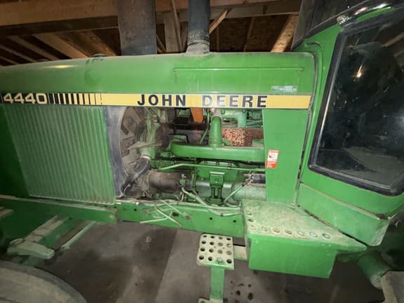 Image of John Deere 4440 equipment image 4