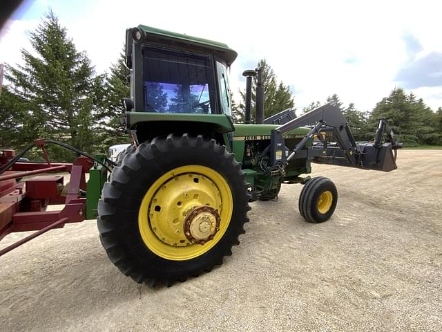 Image of John Deere 4440 equipment image 4