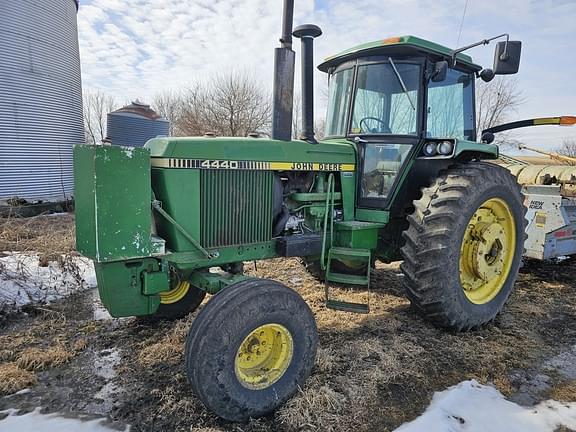 Image of John Deere 4440 equipment image 1
