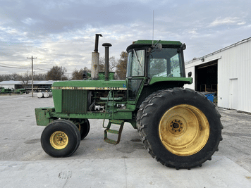Main image John Deere 4440