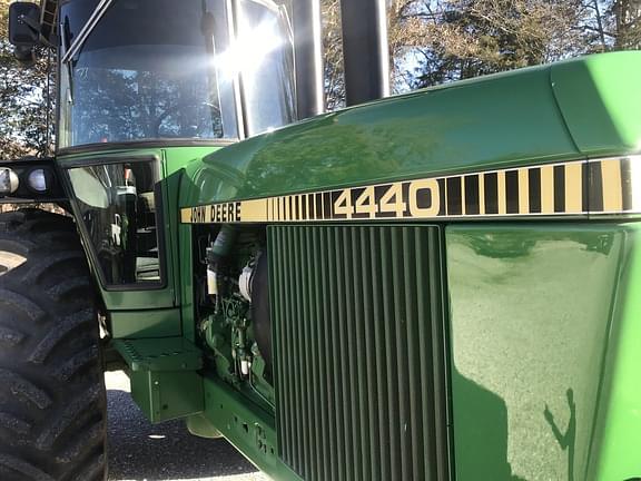 Image of John Deere 4440 equipment image 1