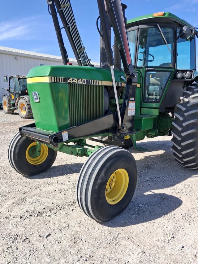 Image of John Deere 4440 equipment image 2