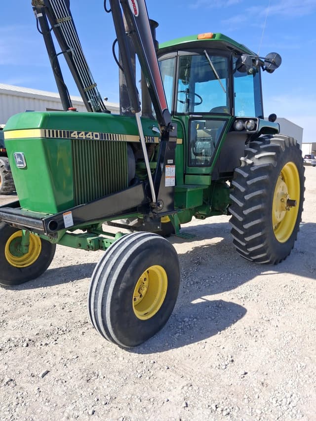 Image of John Deere 4440 equipment image 1