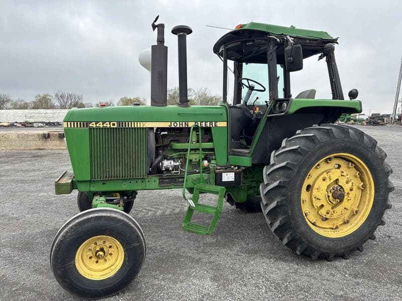 Image of John Deere 4440 Primary image