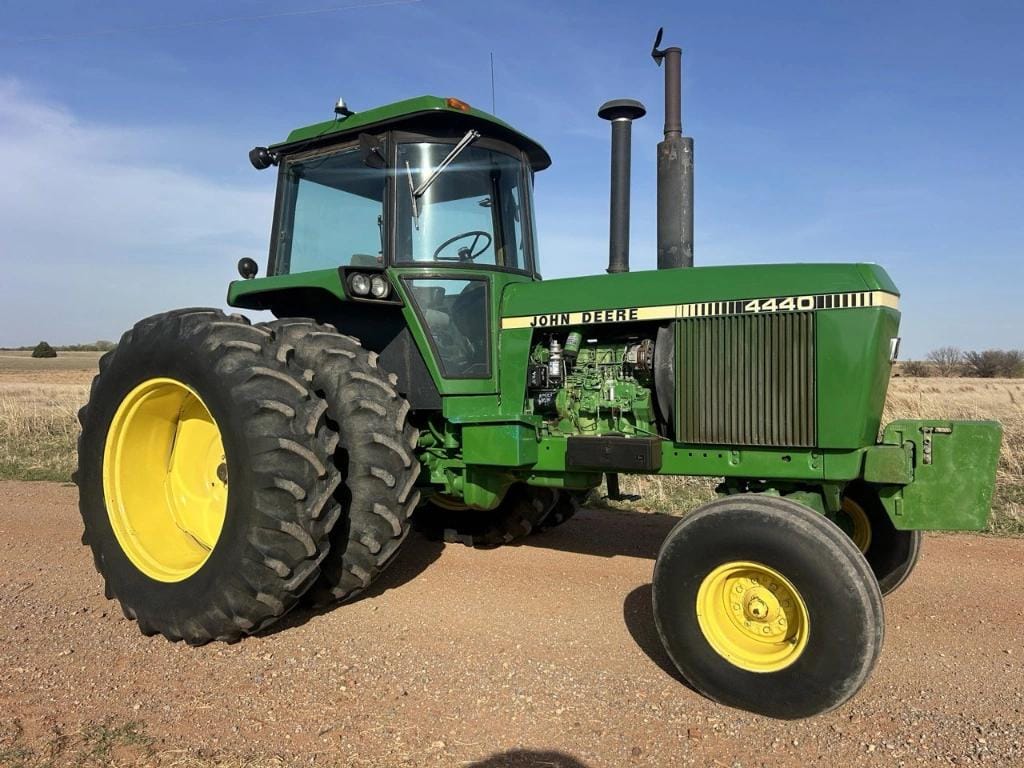 1982 John Deere 4440 Equipment Image0