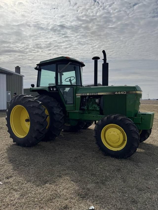 Image of John Deere 4440 equipment image 1