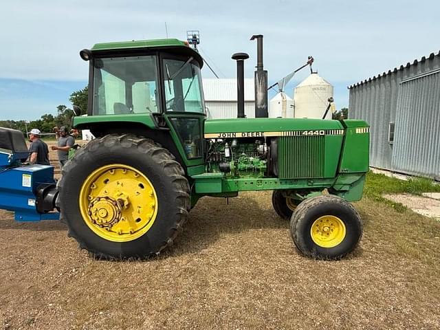 Image of John Deere 4440 equipment image 4