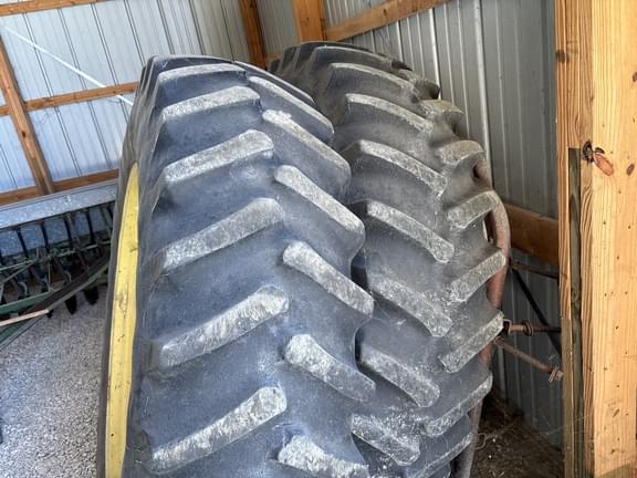 Image of John Deere 4640 equipment image 2
